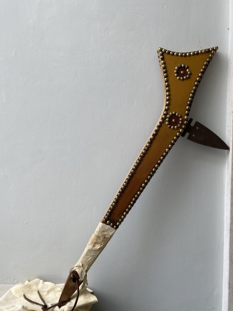 Riproduzione personale di gunstock club (mazza a forma di fucile)